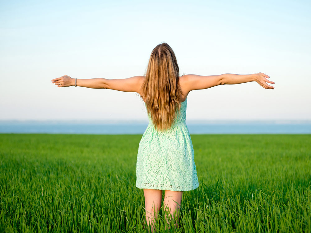 Engellehre - Mädchen auf Wiese